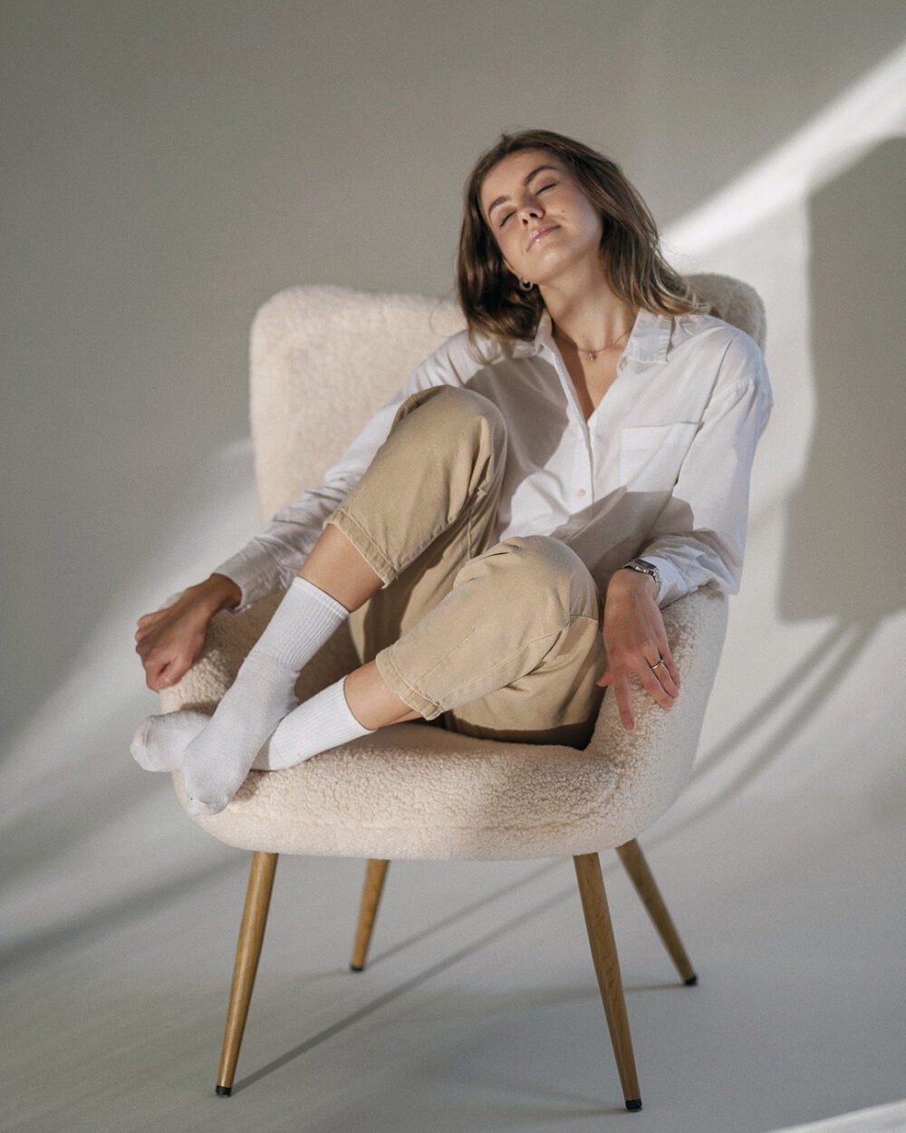 Photography inspiration: Easy photo ideas using a chair ⋆ The Aesthetic ...