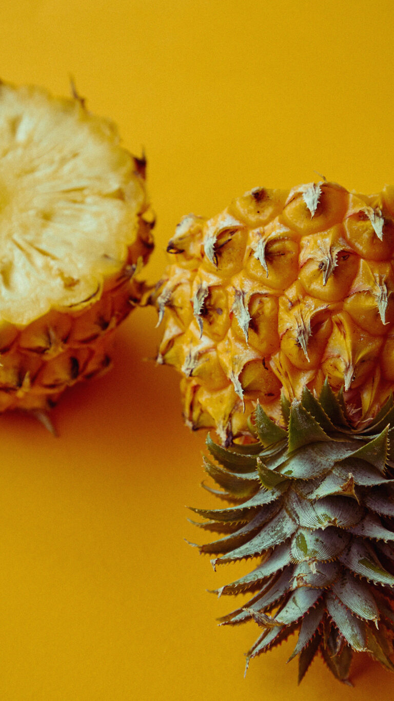 aesthetic-yellow-phone-wallpaper-lu-amaral-studio-32