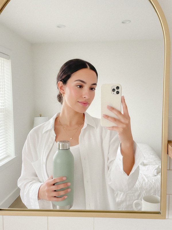 The Clean Girl Aesthetic Explained A Complete Guide The Aesthetic Shop the-clean-girl-aesthetic-explained-a-complete-guide-the-aesthetic-shop