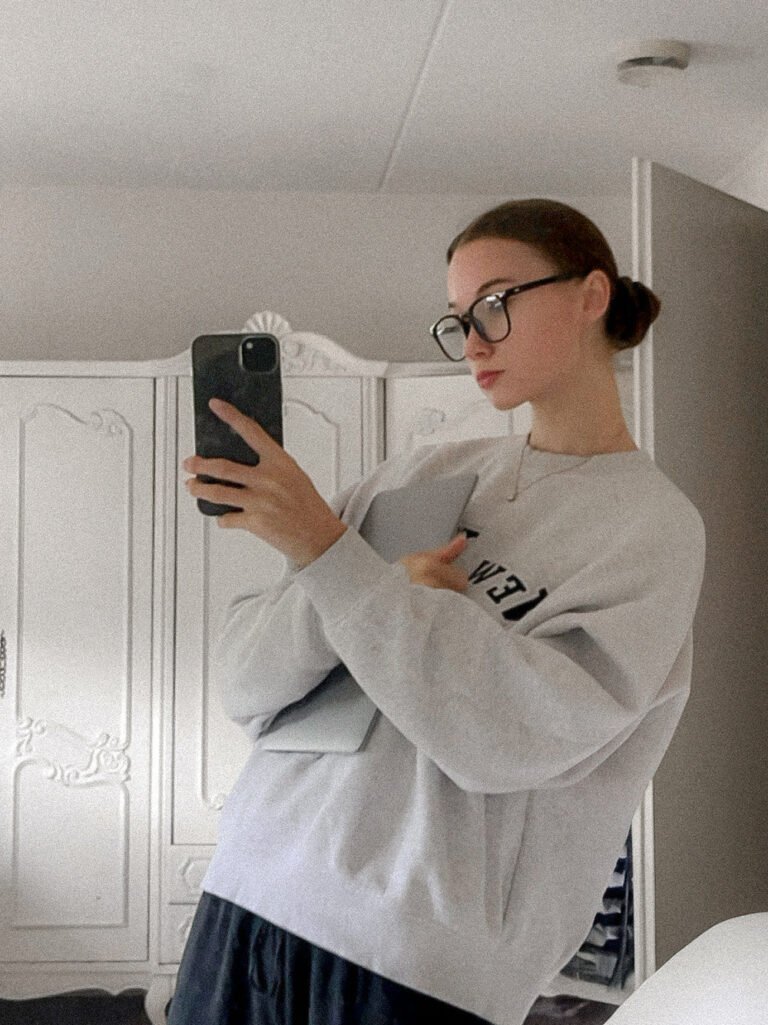 The Clean Girl Aesthetic Explained A Complete Guide The Aesthetic Shop the-clean-girl-aesthetic-explained-a-complete-guide-the-aesthetic-shop